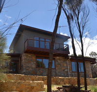 Of Stone and Wood Guesthouse - Rental Cars