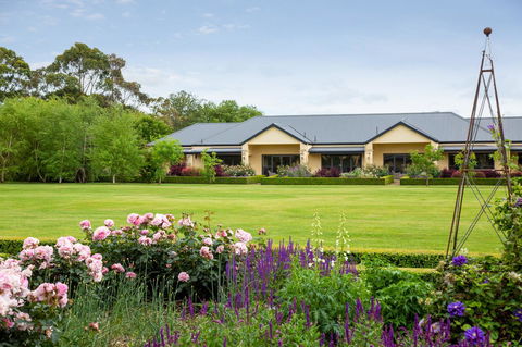The Barn Accommodation - Rental Cars 0