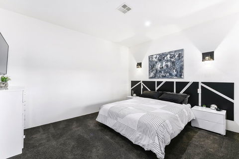 KENNEDY EXECUTIVE TOWNHOUSE - Rental Cars 2
