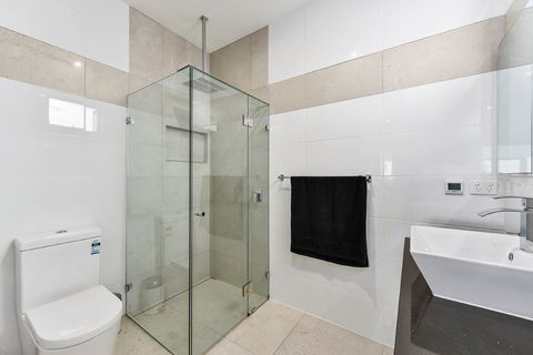 KENNEDY EXECUTIVE TOWNHOUSE - Rental Cars 7