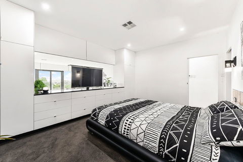 KENNEDY EXECUTIVE TOWNHOUSE - Rental Cars 20