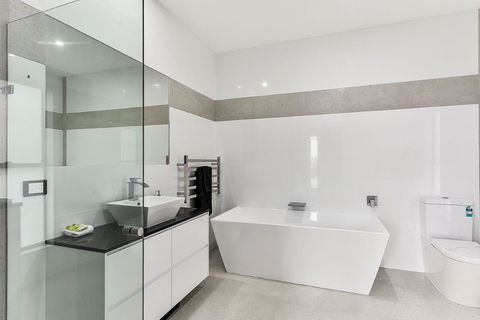 KENNEDY EXECUTIVE TOWNHOUSE - Rental Cars 1