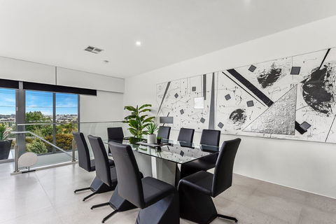KENNEDY EXECUTIVE TOWNHOUSE - Rental Cars 10