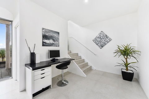 KENNEDY EXECUTIVE TOWNHOUSE - Rental Cars 8