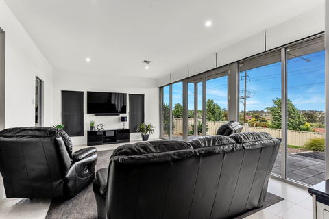 KENNEDY EXECUTIVE TOWNHOUSE - Rental Cars 14