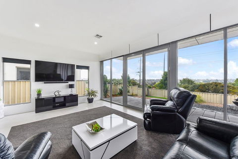 KENNEDY EXECUTIVE TOWNHOUSE - Rental Cars 18