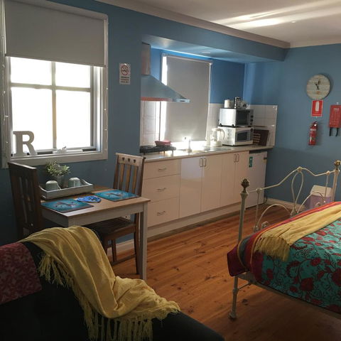KI Dragonfly Guesthouse - Rental Cars 11