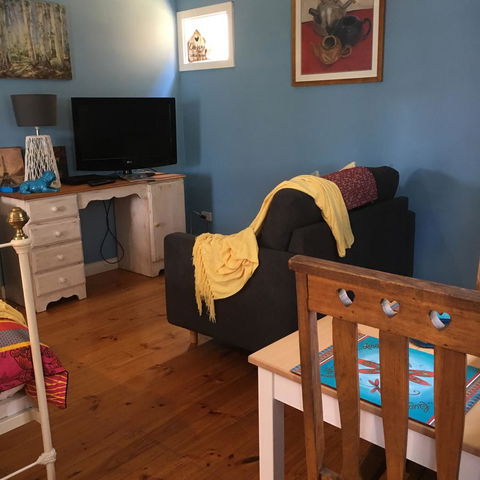 KI Dragonfly Guesthouse - Rental Cars 13