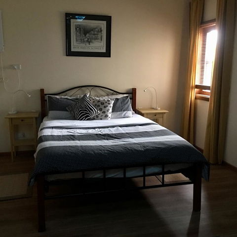 KI Dragonfly Guesthouse - Rental Cars 32