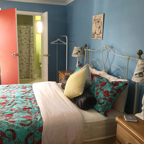 KI Dragonfly Guesthouse - Rental Cars 9