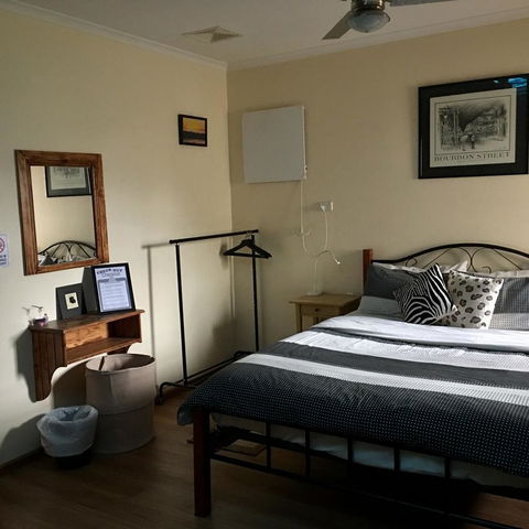 KI Dragonfly Guesthouse - Rental Cars 29