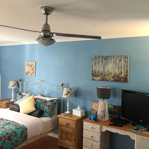 KI Dragonfly Guesthouse - Rental Cars 14