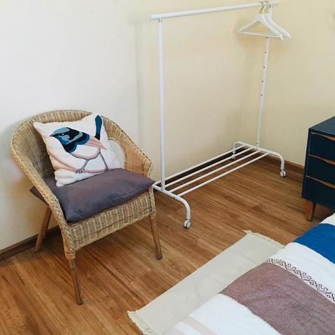 KI Dragonfly Guesthouse - Rental Cars 19