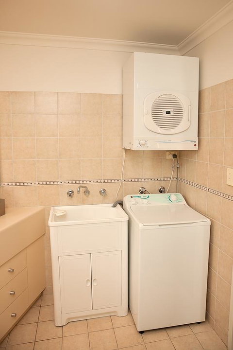 Mawson Lakes Hotel - Rental Cars 42