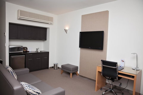 Mawson Lakes Hotel - Rental Cars 37