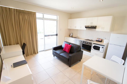 Mawson Lakes Hotel - Rental Cars 22