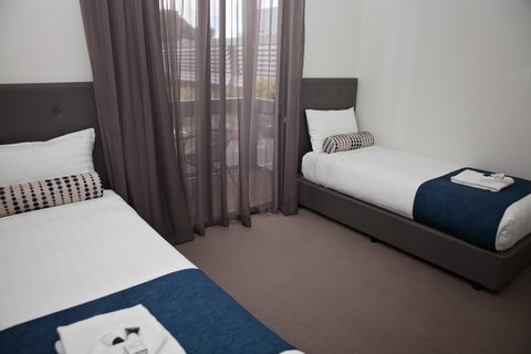 Mawson Lakes Hotel - Rental Cars 40
