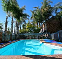 Cattlemans Country Motor Inn  Serviced Apartments - Rental Cars
