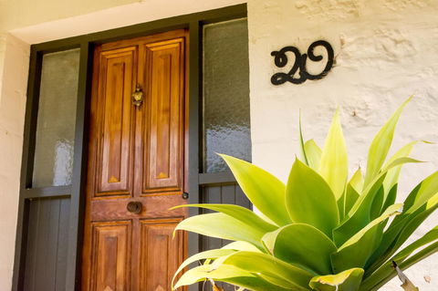 20 Hill Avenue Bed & Breakfast - Rental Cars 3