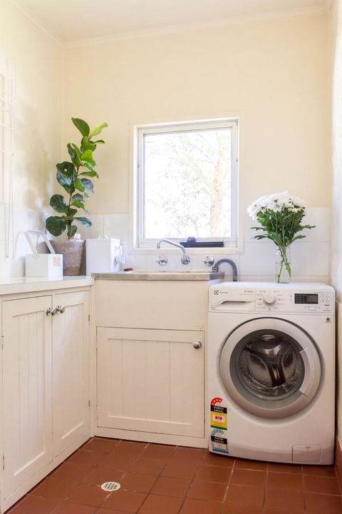 20 Hill Avenue Bed & Breakfast - Rental Cars 32
