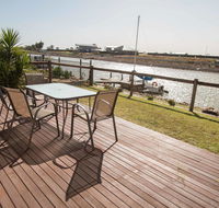 Waterfront on Jefferson at Wellington Marina SA - Rental Cars