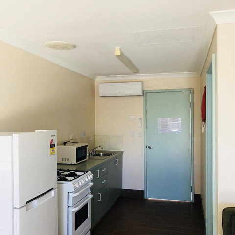 Bay Lodge - Rental Cars 38