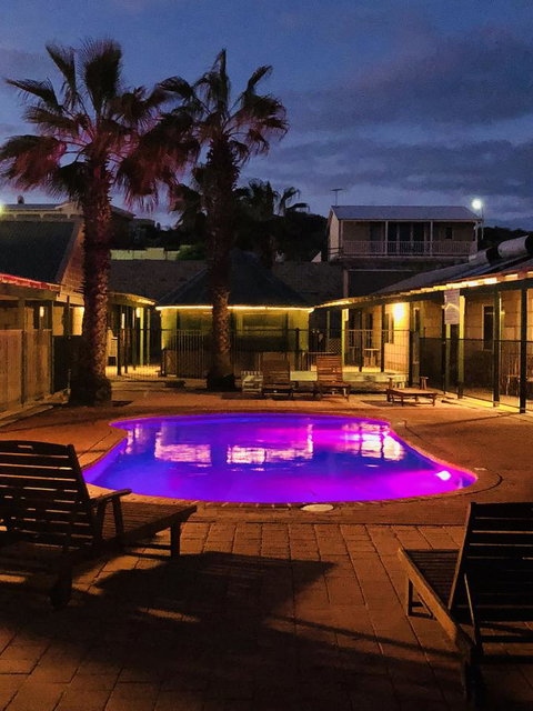 Bay Lodge - Rental Cars 33