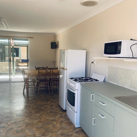 Bay Lodge - Rental Cars 28