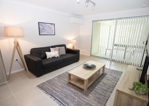 Yaran Suites - Rental Cars 14