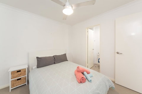 Yaran Suites - Rental Cars 39