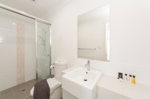 Yaran Suites - Rental Cars 33