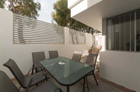 Yaran Suites - Rental Cars 21