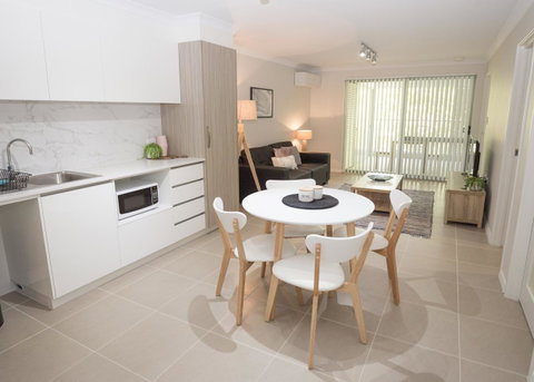 Yaran Suites - Rental Cars 16