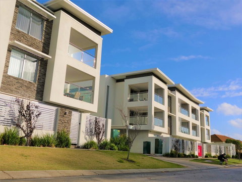 Yaran Suites - Rental Cars 31