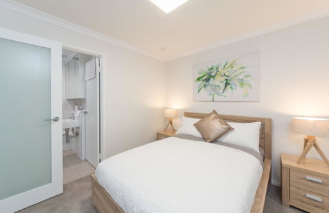 Yaran Suites - Rental Cars 17
