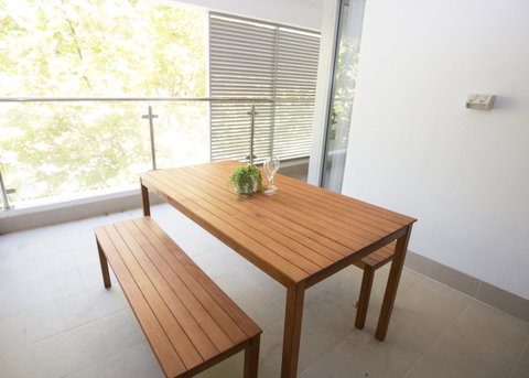Yaran Suites - Rental Cars 4