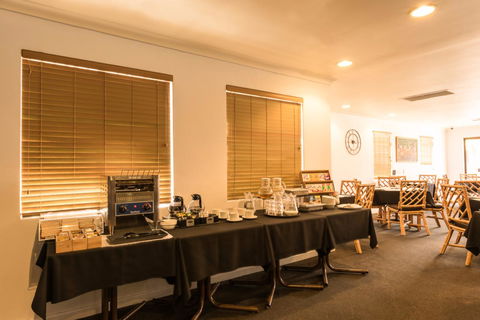 Sanno Marracoonda Perth Airport Hotel - Rental Cars 9
