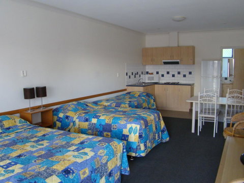 Dunsborough Central Motel - Rental Cars 34