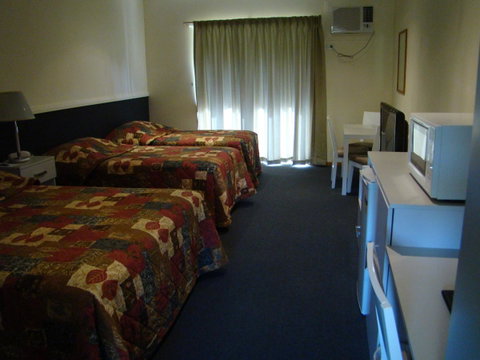 Dunsborough Central Motel - Rental Cars 12