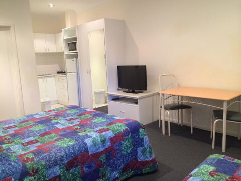 Dunsborough Central Motel - Rental Cars 6