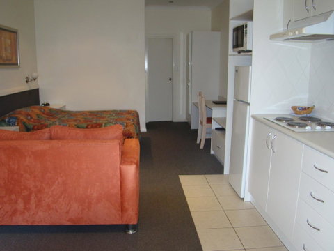 Dunsborough Central Motel - Rental Cars 22