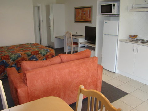 Dunsborough Central Motel - Rental Cars 21