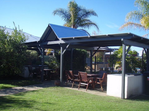 Dunsborough Central Motel - Rental Cars 14