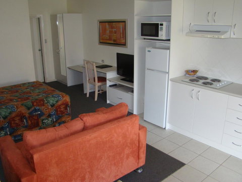Dunsborough Central Motel - Rental Cars 5