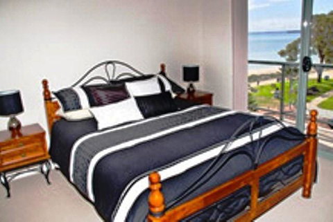 Boardwalk By The Beach - Rental Cars 9