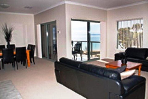 Boardwalk By The Beach - Rental Cars 7
