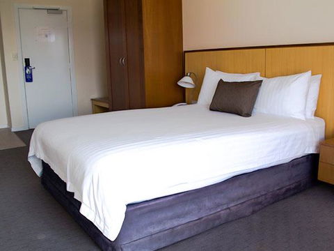 Ocean Beach Hotel - Rental Cars 2