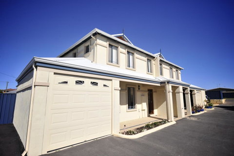 Palm Beach Manor - Rental Cars 0