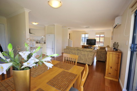 Palm Beach Manor - Rental Cars 2
