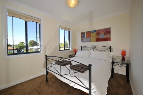 Palm Beach Manor - Rental Cars 9